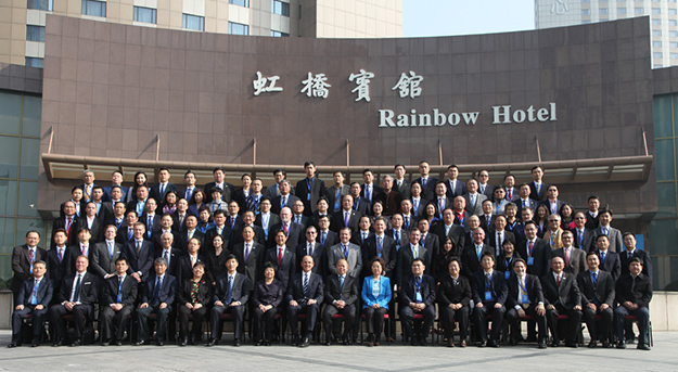 2016中國(guó)直銷(xiāo)行業(yè)規(guī)范發(fā)展國(guó)際交流研討會(huì)召開(kāi)，綠之韻集團(tuán)董事、執(zhí)行總裁勞嘉出席并代表集團(tuán)簽署《直銷(xiāo)企業(yè)自律承諾宣言》