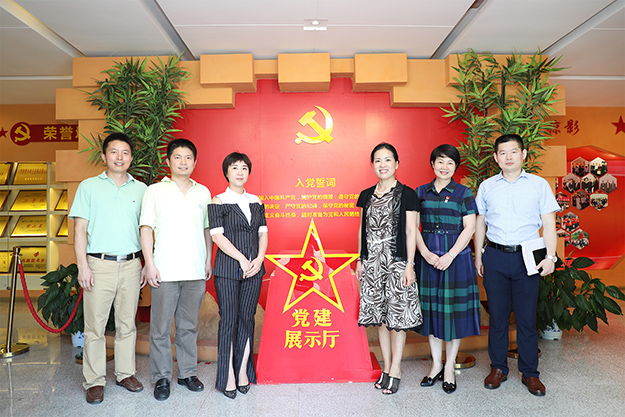 湖南省市場監(jiān)督管理局知識產權保護處副處長周衛(wèi)東一行蒞臨綠之韻調研指導