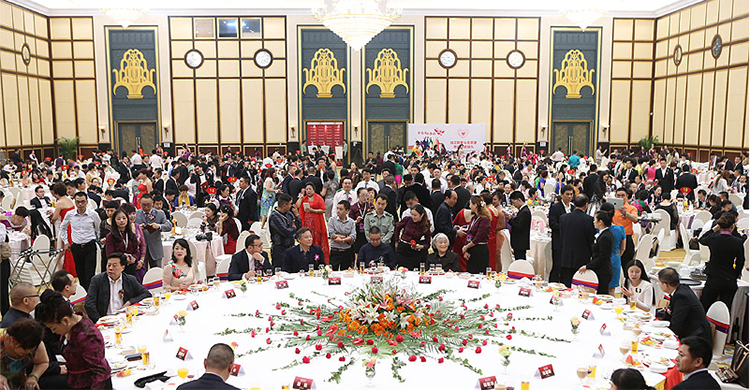 “家溫暖，愛相隨”——綠之韻2014慈善名流感恩答謝晚宴隆重舉行