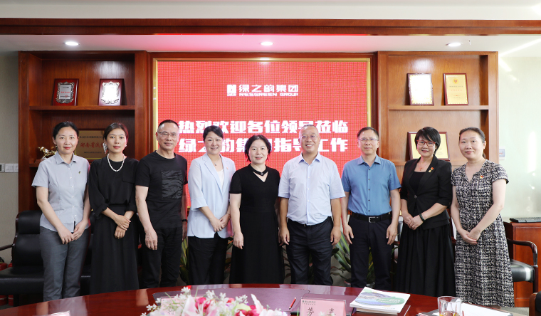 湖南省藥品監(jiān)督管理局局長黃東紅一行蒞臨綠之韻調研指導