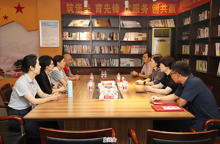 瀏陽市人大常委會(huì)副主任、市總工會(huì)主席張葵紅一行蒞臨綠之韻走訪慰問勞模先進(jìn)