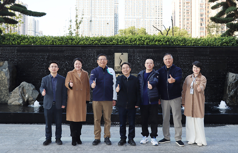 湖南省政協(xié)副主席賴明勇一行蒞臨綠之韻中心宣講黨的二十屆四中全會精神并調(diào)研企業(yè)發(fā)展