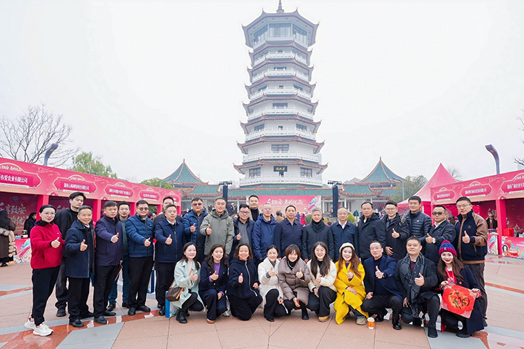 胡國安董事長參加第二屆致安優(yōu)品推介會暨湖南致福年貨節(jié)啟動儀式，綠之韻特色產(chǎn)品獲贊譽(yù)