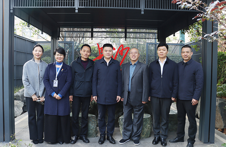長沙市雨花區(qū)人民政府區(qū)長李磊一行蒞臨綠之韻中心走訪調(diào)研