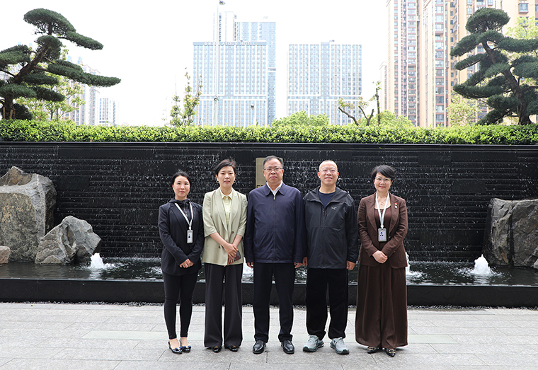 湖南省瀏陽市政協(xié)黨組書記、主席秦躍平一行蒞臨綠之韻中心調(diào)研