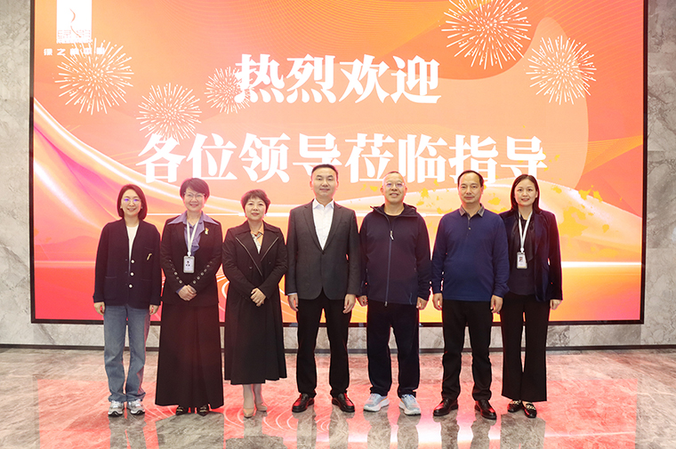 中共長沙市委社會工作部部長喻中文一行蒞臨綠之韻中心調(diào)研黨建工作